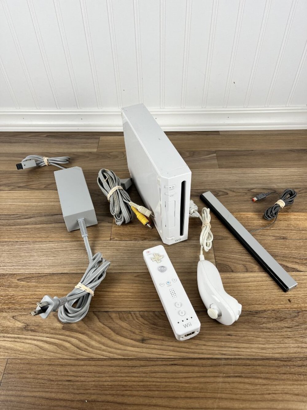Nintendo Wii Backwards GameCube Compatible Console RVL-001 OEM LOT W REMOTE READ
